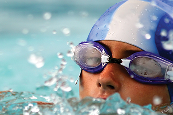 Nadador en la piscina