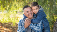 padre e hijo abrazados padre e hijo abrazados