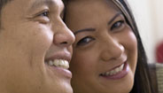 Pareja sonriendo