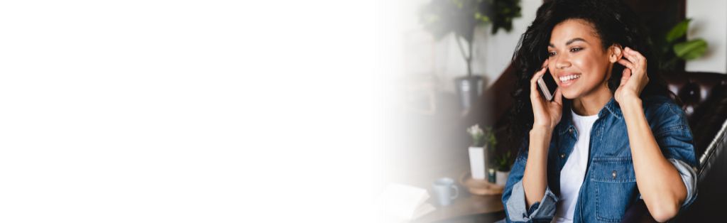 madre con niño hablando con el doctor