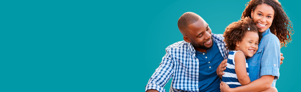 familia joven sonriendo