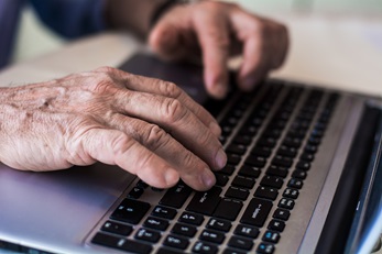 Old-hands-on-keyboard